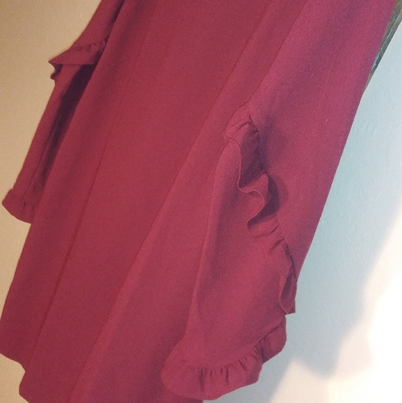 Charles henry
Long Tulip Sleeve Shift Dress - Picture 3 of 4